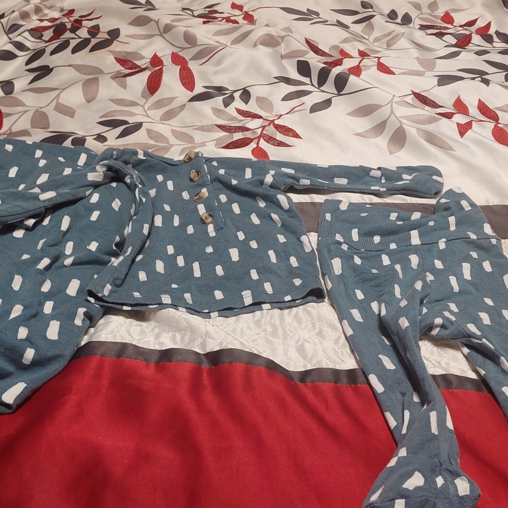 Boys outfit & swaddle